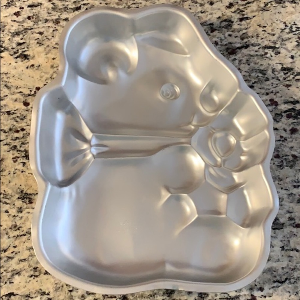 Vintage 1977 Wilton Teddy Bear With Flower Aluminum Cake Mold Pan